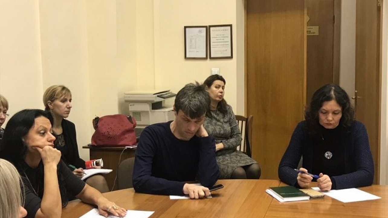 В Краснодаре состоялся установочный круглый стол в рамках проекта «Социально-правовое сопровождение семей с детьми-инвалидами «Синергия права».jpg
