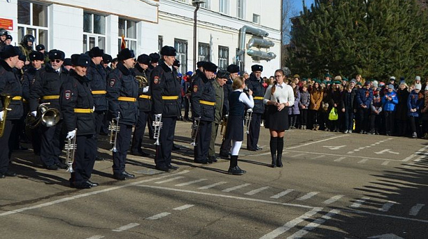 В школе № 47 состоялась торжественная линейка