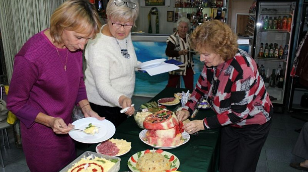 Ежегодный кулинарный конкурс, посвященный Дню пожилого человека, прошел в общественной организации пенсионеров, инвалидов Западного округа