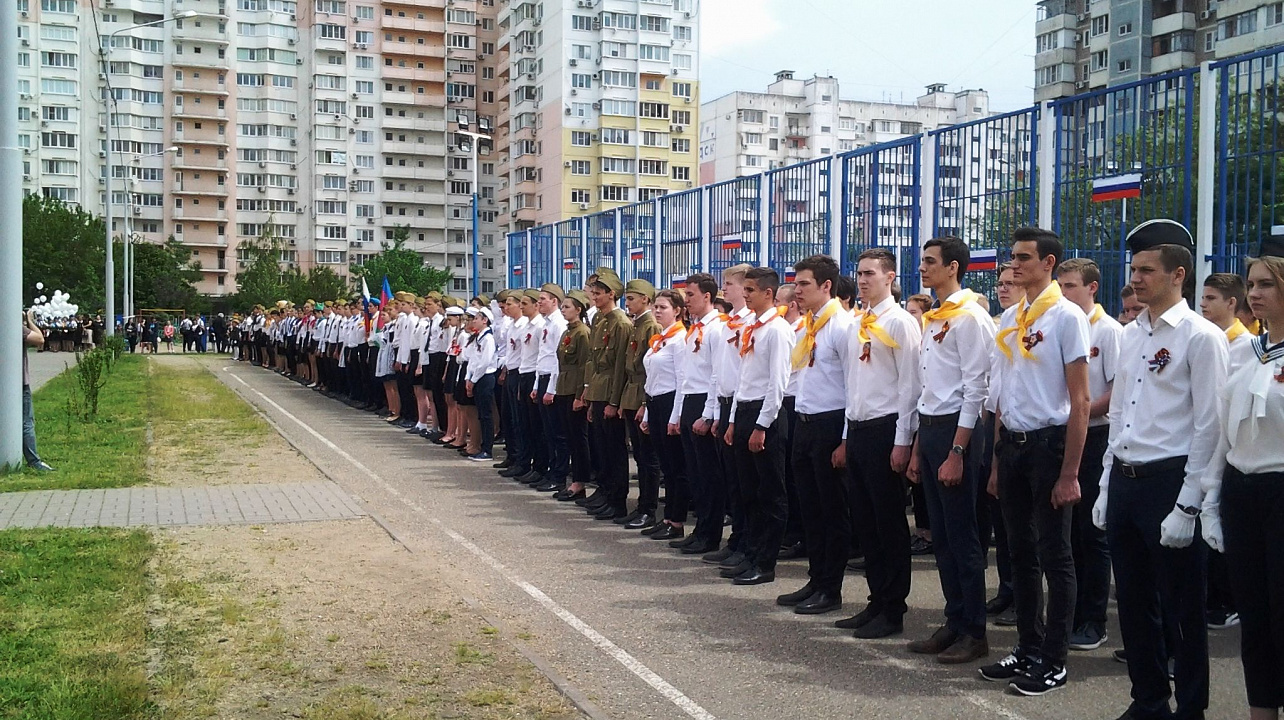 В школе № 101 Западного округа прошёл Парад Победы