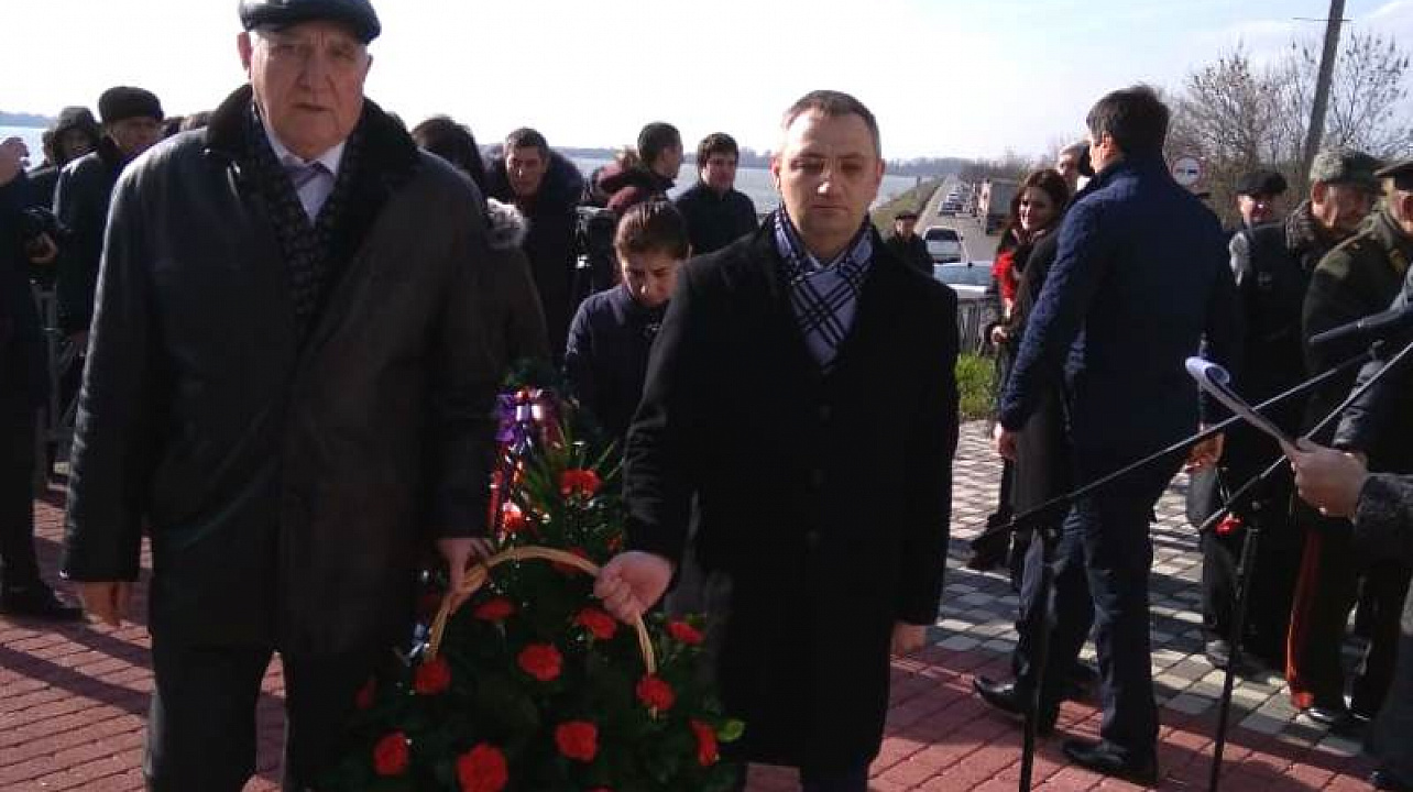 Делегация администрации Центрального округа приняла участие в митинге, посвященном освобождению Тахтамукайского района от фашистских захватчиков