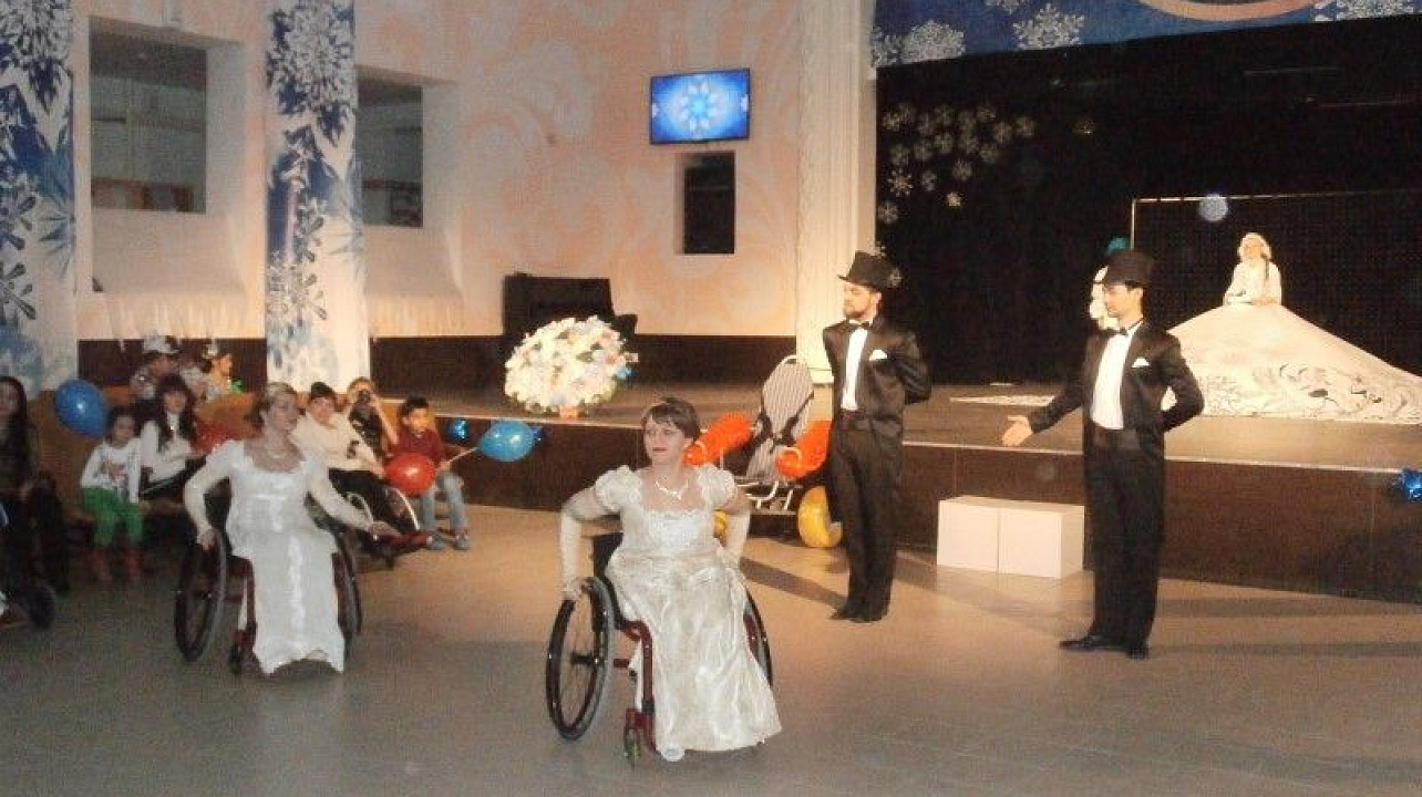 В Краснодаре прошел первый особенный бал (8).JPG