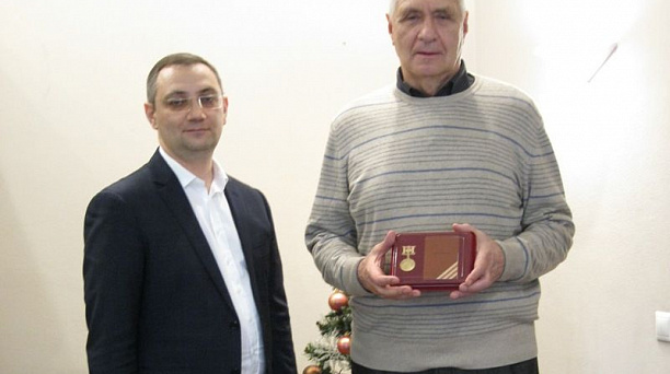 Участнику ВОВ Валентину Исаевичу Оксу посмертно вручили нагрудный знак «75 лет битвы за Москву»