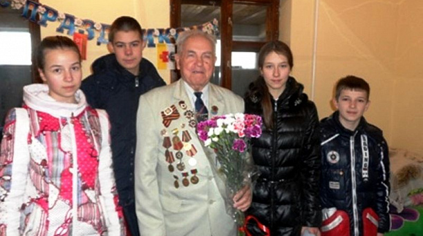 Тимуровцы из школы № 41 Западного округа побывали в гостях у освободителя Краснодара Дмитрия Шлыкова