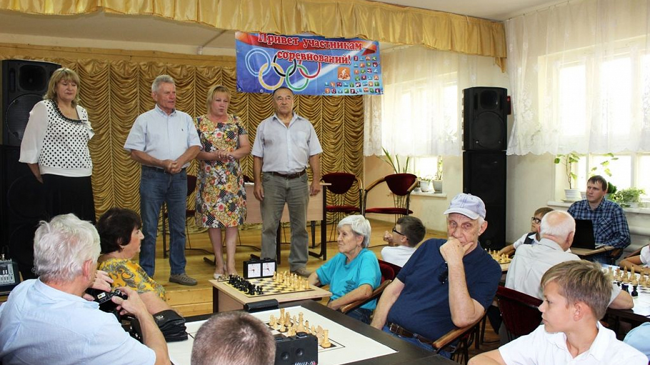 В шахматном клубе «Ход конем» Западного округа прошел «турнир поколений»