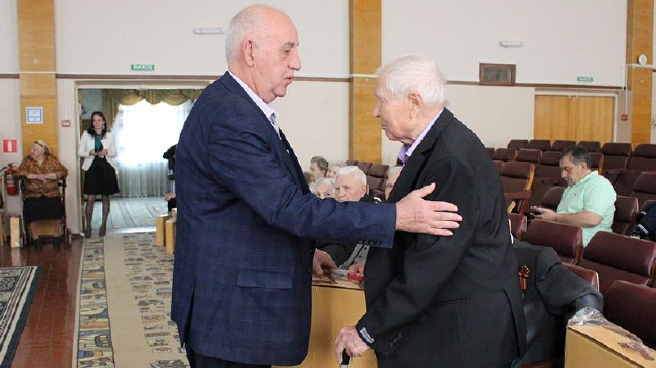 Сегодня в геронтологическом центре «Екатеринодар» состоялось торжественное вручение юбилейных медалей