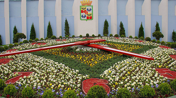 В Краснодаре началась реконструкция цветочных часов