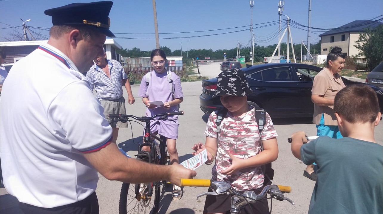 В СНТ «Автомобилист» и «Северное» с подростками прошли занятия по правилам дорожного движения