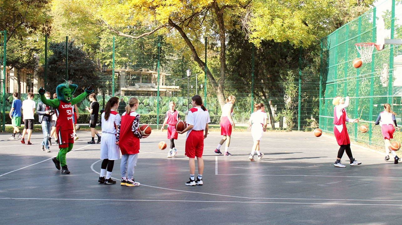 В Западном округе провели мастер-класс по баскетболу в рамках акции Спортсмены нашего двора _.jpg