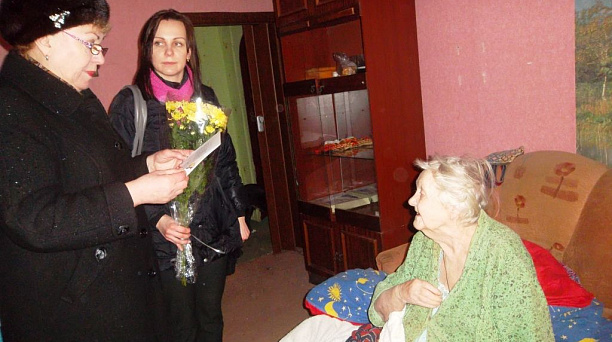 В Гагаринском микрорайоне поздравили с 90-летием ветерана войны
