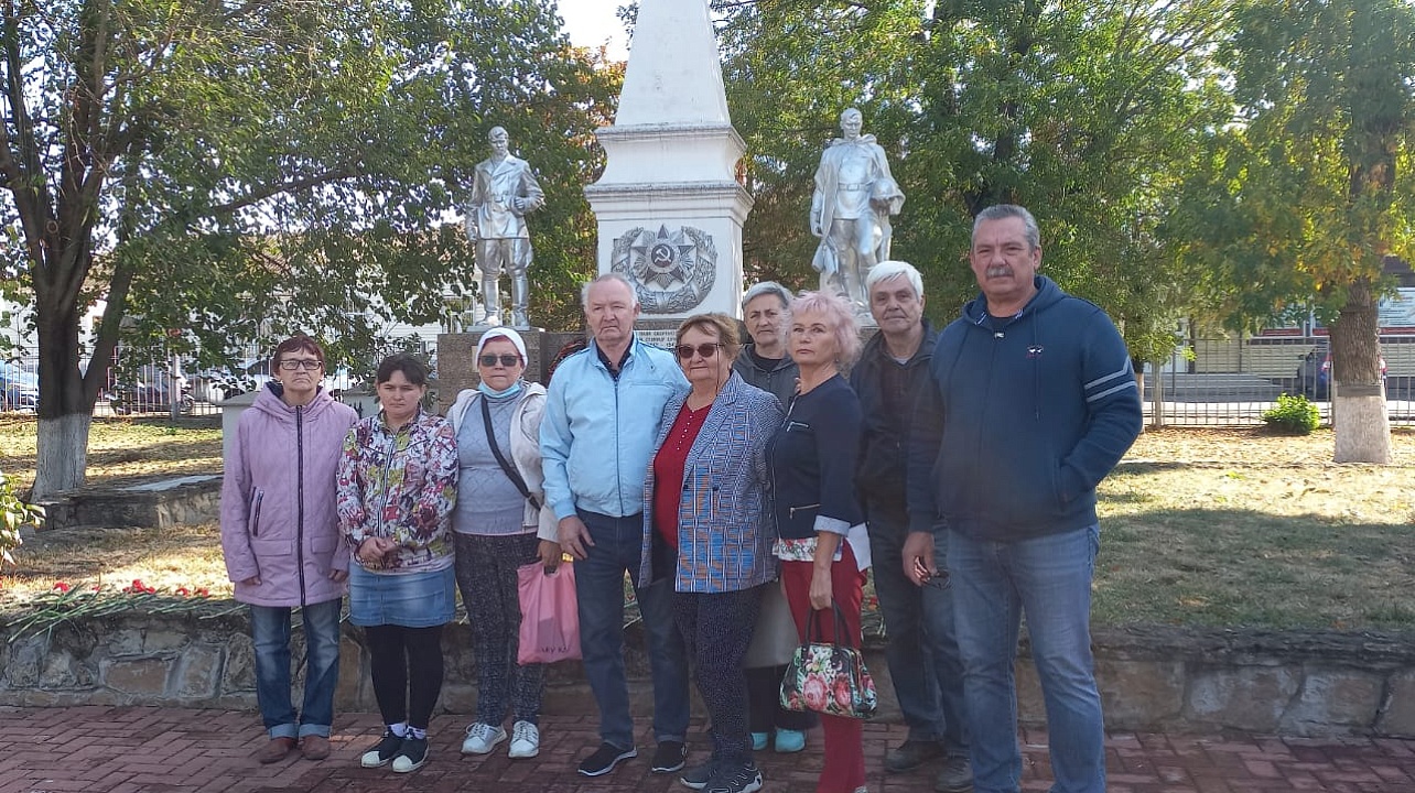 В Прикубанском округе прошли возложения цветов у памятников и захоронений освободителей Кубани к 80-ой годовщине освобождения края от немецко-фашистских захватчиков
