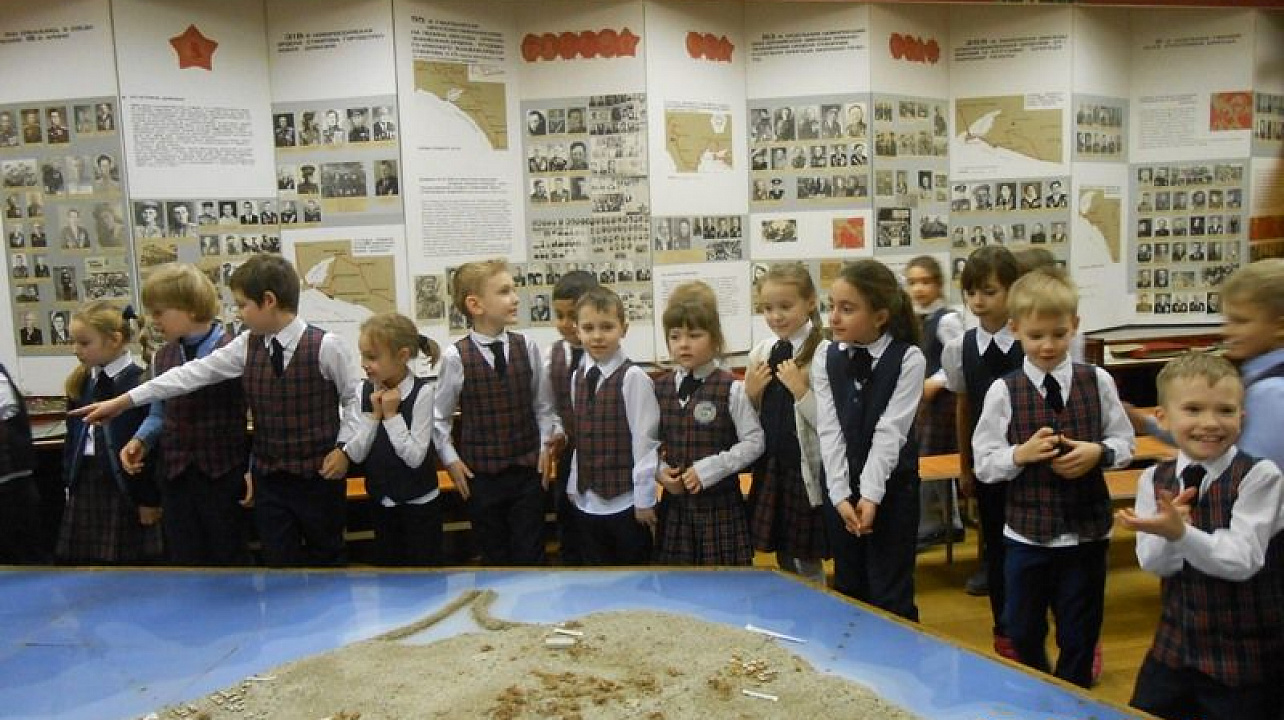 Первоклашкам рассказали о мужестве героев-десантников