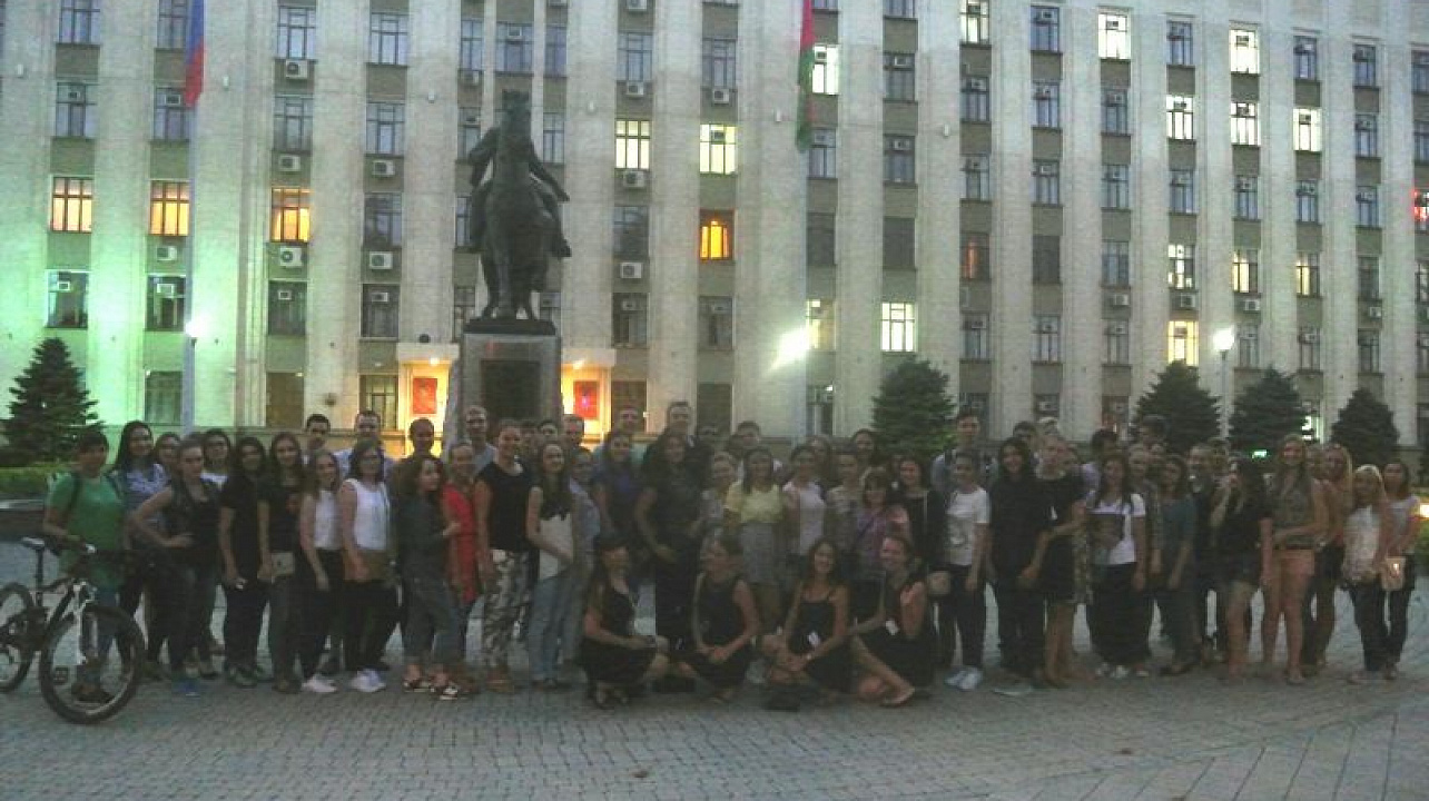 Молодежь Западного округа приняли участие в акции "Свеча памяти"