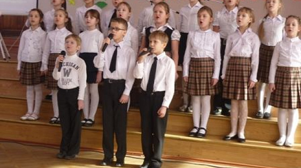 В гимназии № 72 Прикубанского округа прошел окружной патриотический фестиваль «Песня в солдатской шинели»