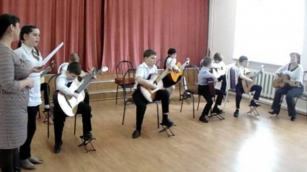 В школе № 34 исполнили песни военных лет