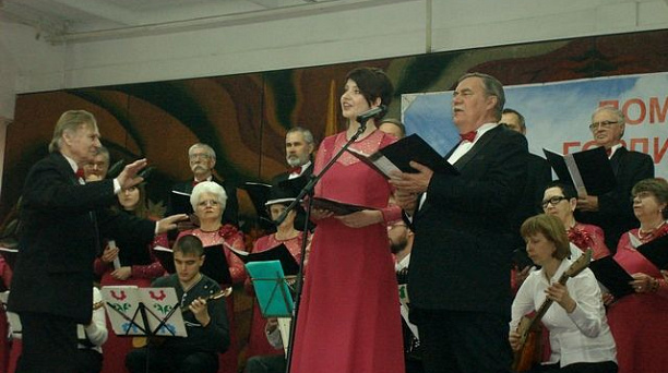 Народный академический хор «Малиновый звон» дал концерт в честь дня работников культуры
