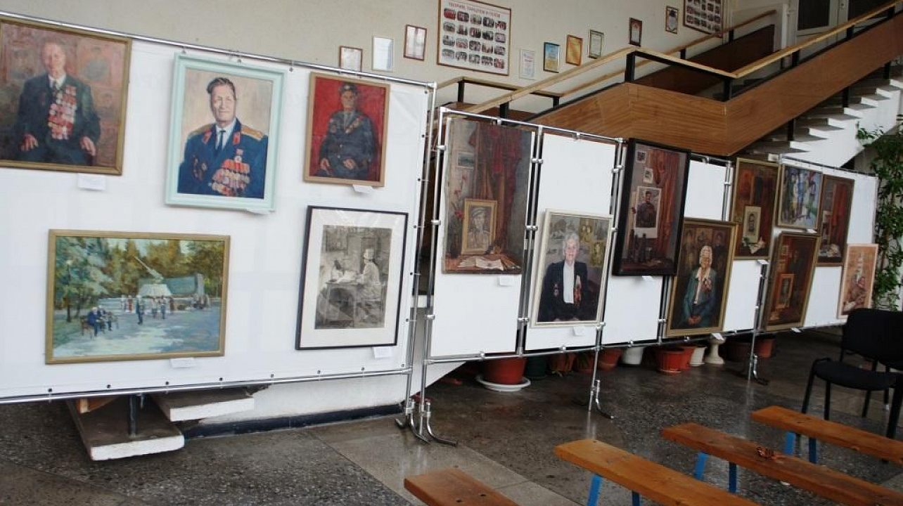 В Центре культуры и досуга Прикубанского округа открылась выставка «Эхо былых времен»