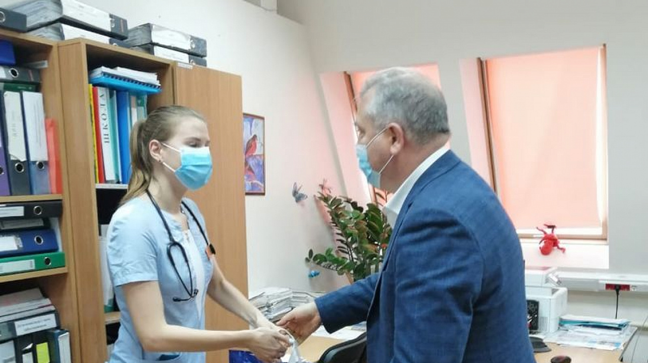 В преддверии Нового года в Центральном округе поздравили медиков