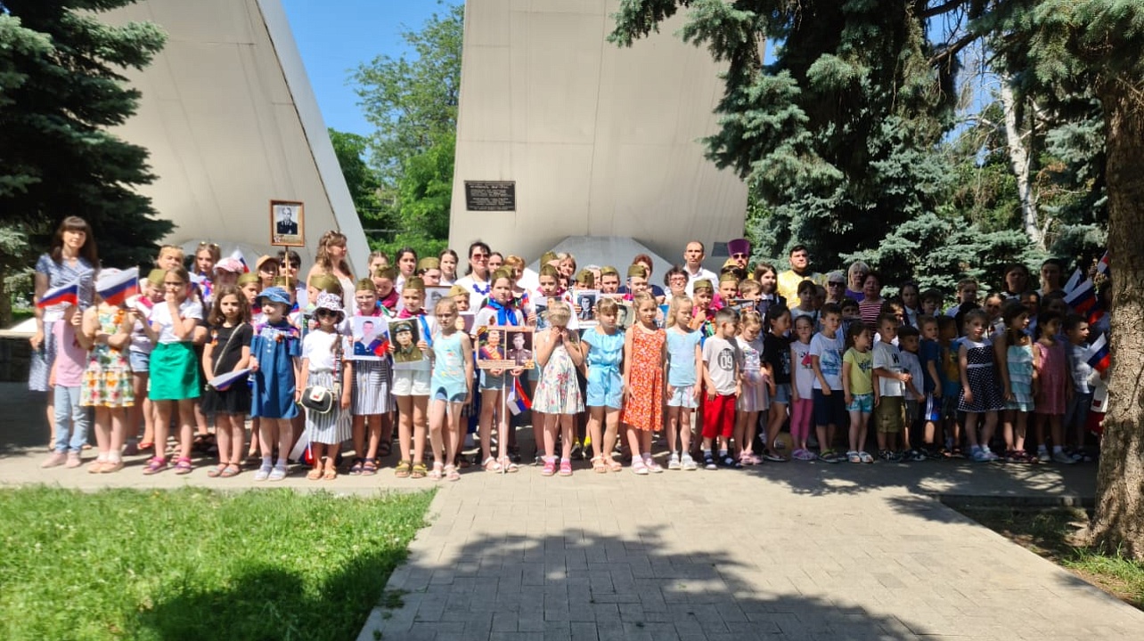 Акция «Свеча памяти» и возложения цветов у памятников участникам Великой Отечественной войны сегодня прошли по всему Прикубанскому округу