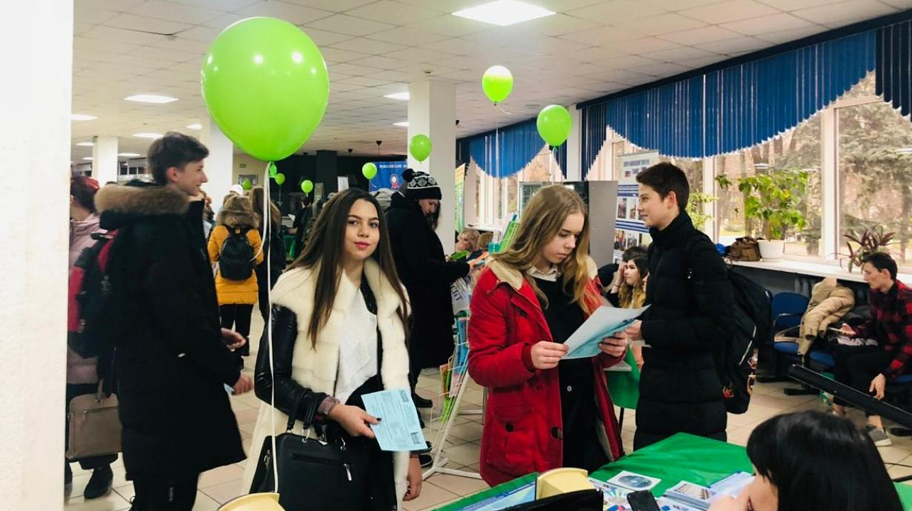 Школьники Западного округа приняли участие в выставке «Абитуриент 2019»