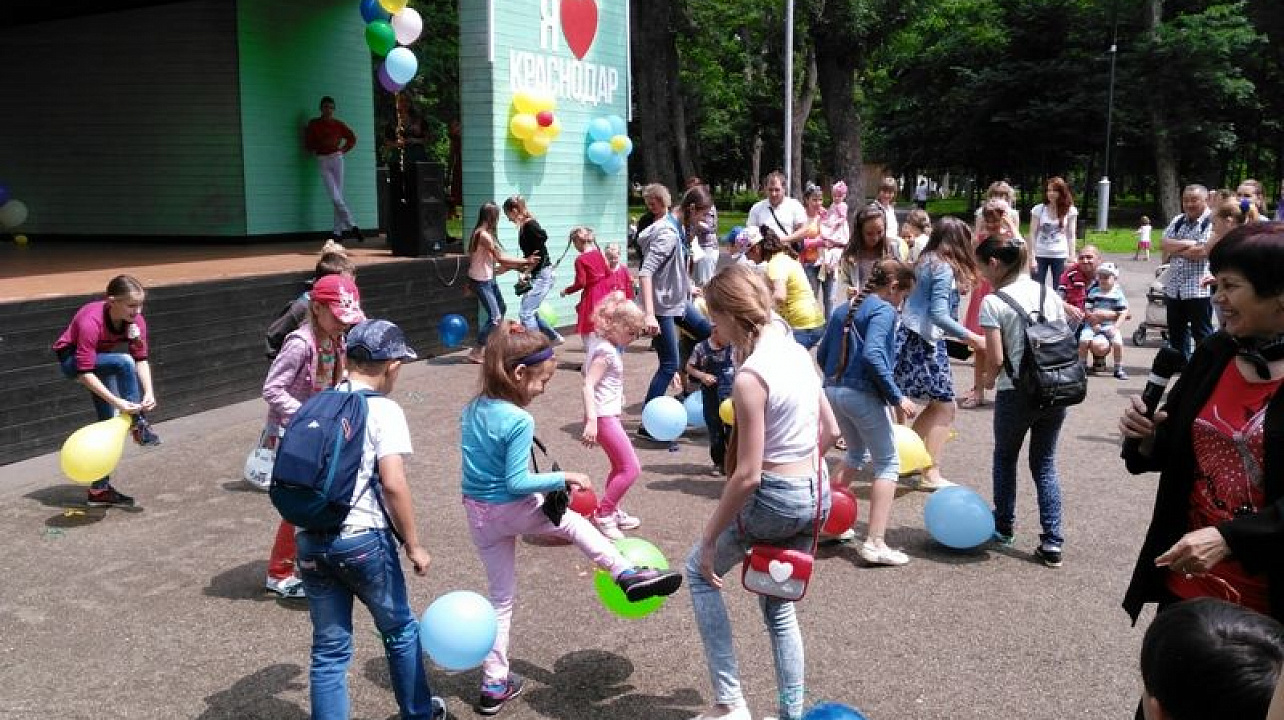 В Центральном округе прошел праздник «Детство – это смех и радость!»