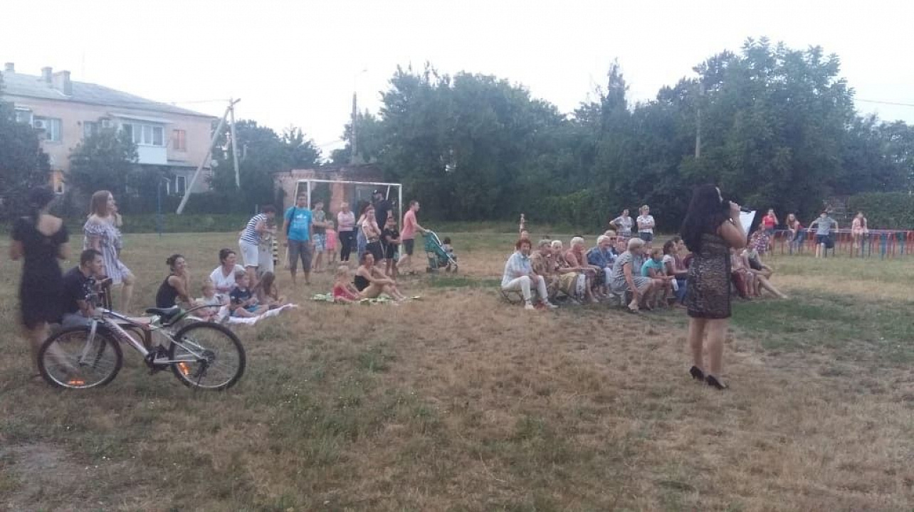 Проект "Кино нашего двора" посетил микрорайон им. Вавилова