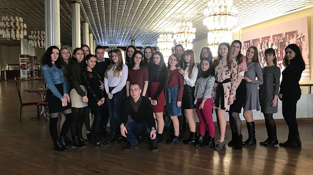 Студенты базового медицинского колледжа посетили спектакль «Свеча»