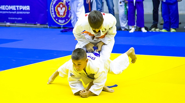200 участников из 7 регионов страны: во Дворце спорта «Олимп» прошёл финал Детской лиги дзюдо