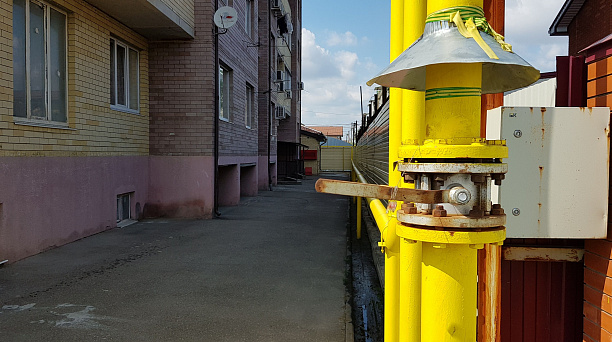 Представители департамента городского хозяйства и топливно-энергетического комплекса совместно с сотрудниками администрации Прикубанского округа встретились с жителями дома № 5 по ул. Апрельской