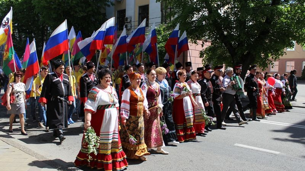 Жители Центрального округа приняли участие в первомайском шествии