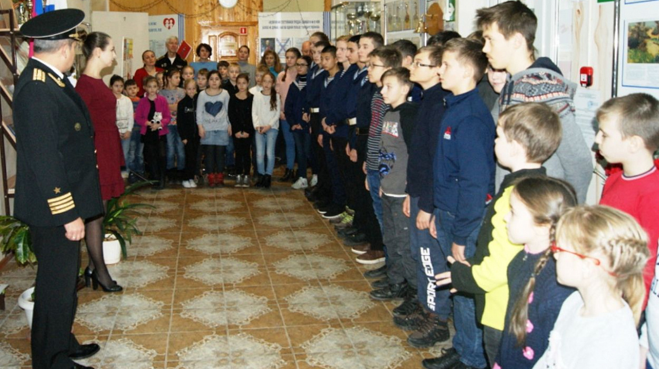 В учреждении дополнительного образования «Детский морской центр» прошло открытие месячника оборонно-массовой и военно-патриотической работы