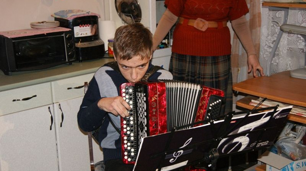 Глава Западного округа Дмитрий Логвиненко навестил  подростка – инвалида