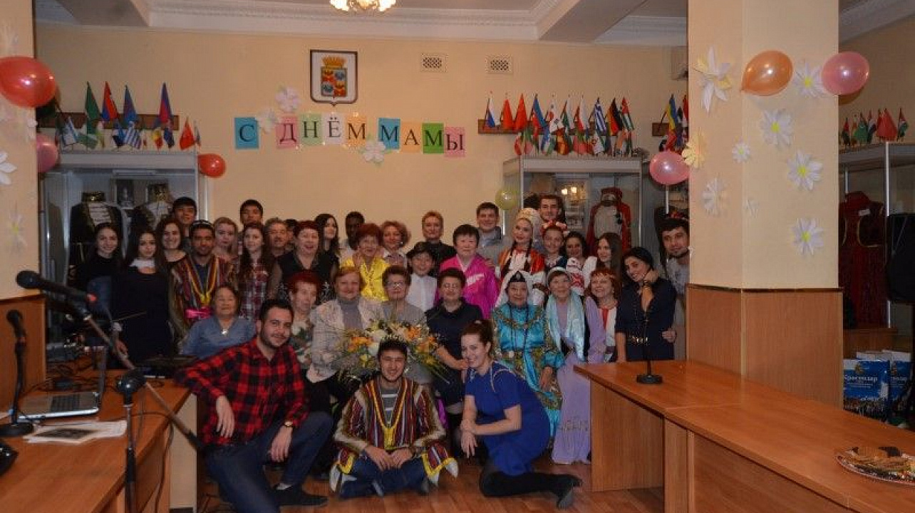 Межнациональный праздник, посвящённый Дню матери, состоялся в Краснодаре.jpg