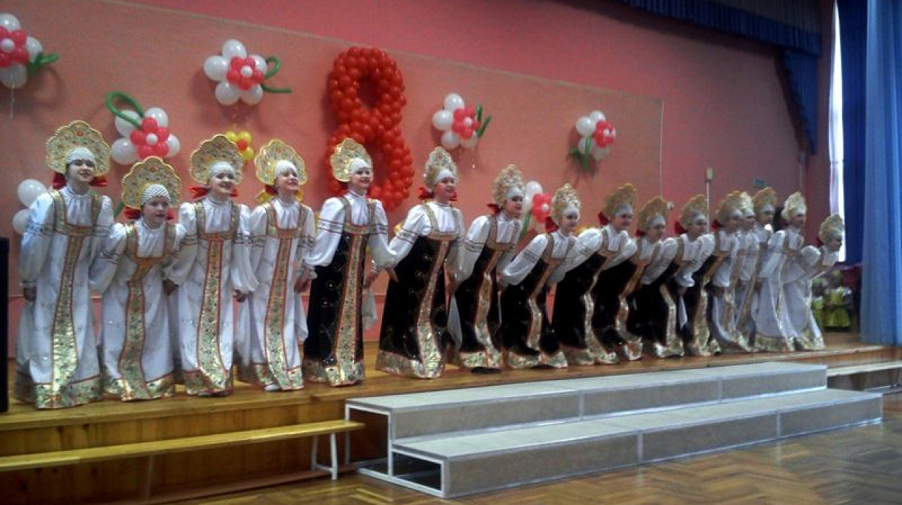 С Международным женским днем поздравили женщин Юбилейного микрорайона