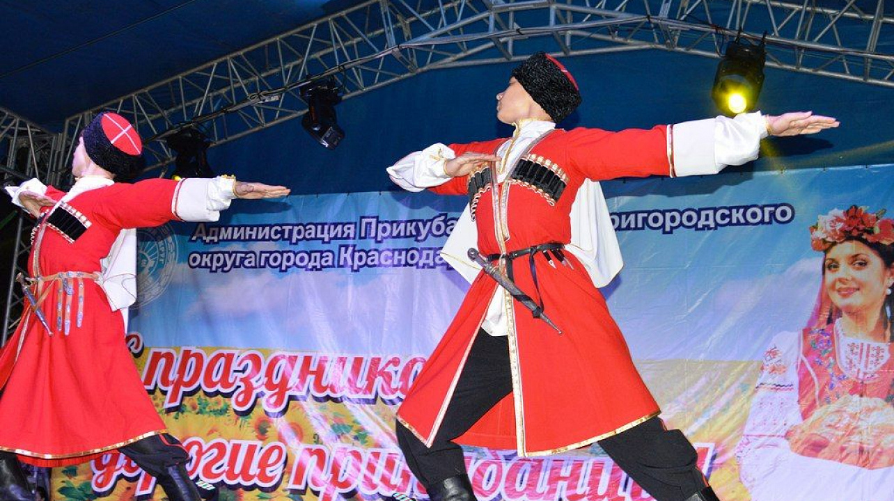 В сквере Фестивальном ко Дню города открыли отреставрированный фонтан