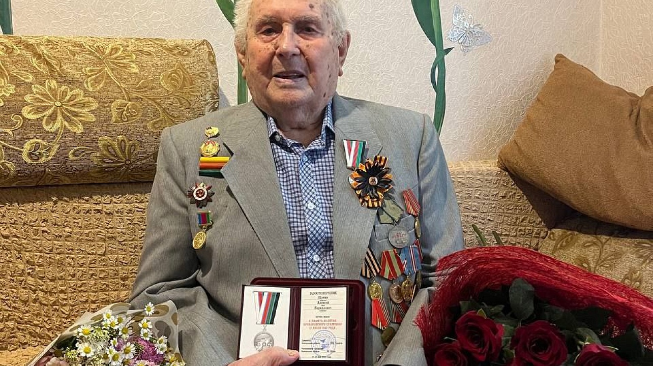 Сегодня памятную медаль к 80-летию победы в битве у Прохоровки вручили участнику войны Алексею Кирилловичу Щукину