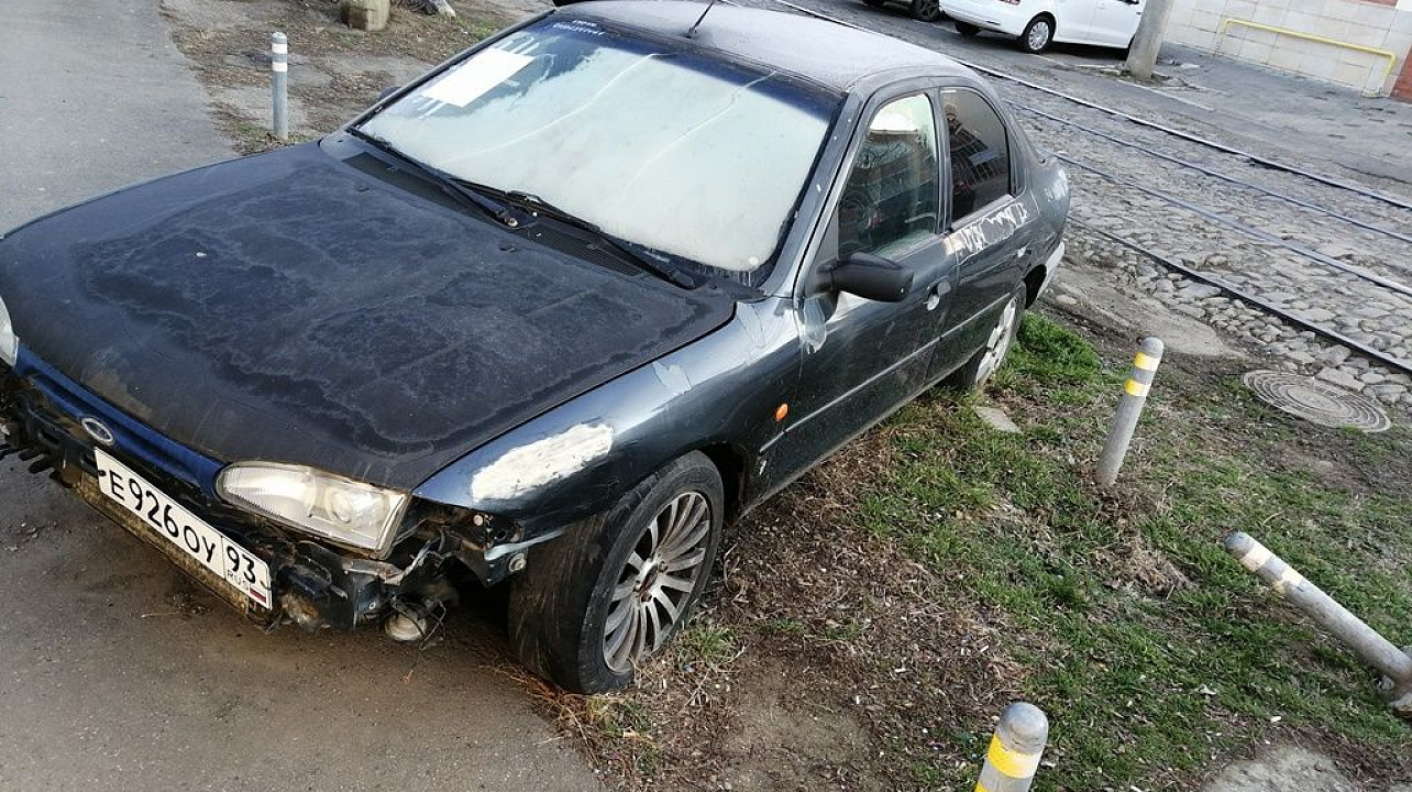 В Западном округе продолжается работа по выявлению и уборке брошенного автотранспорта