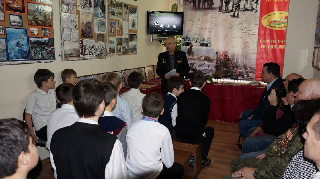 В Прикубанском округе прошла встреча с ветеранами вооруженных конфликтов в музее боевой славы воинов-интернационалистов.jpg