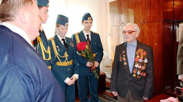 Молодежный актив города поздравил ветеранов-сталинградцев