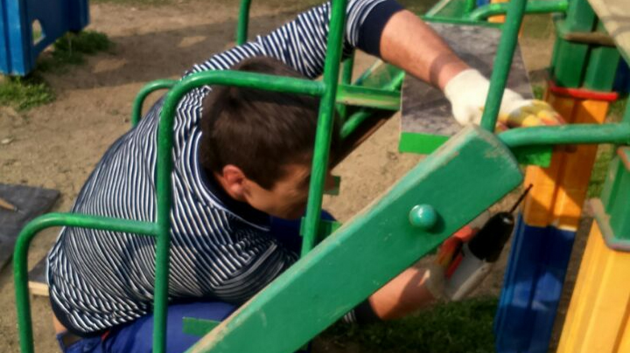 Жители Индустриального вышли на субботник