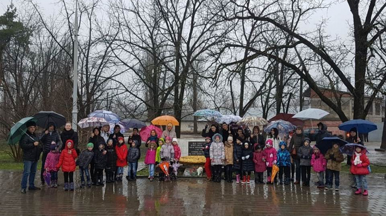 Учащиеся гимназии № 92 провели митинг на мемориальном комплексе «Жертвам фашизма»