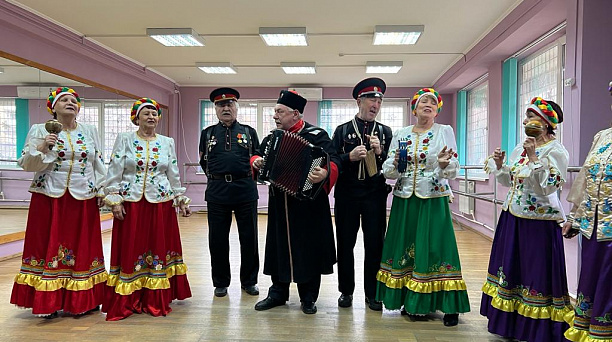 В территориальных центрах Западного округа проходят новогодние огоньки