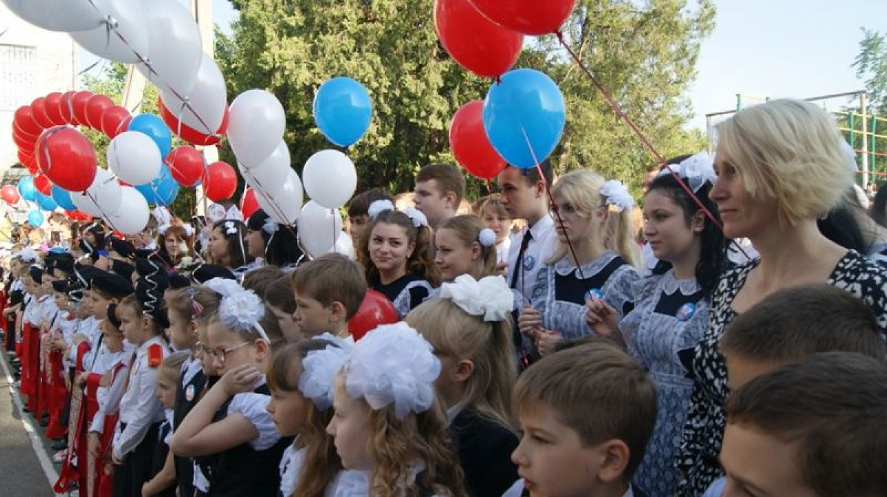 В школах Западного  округа прозвенел  «последний звонок»