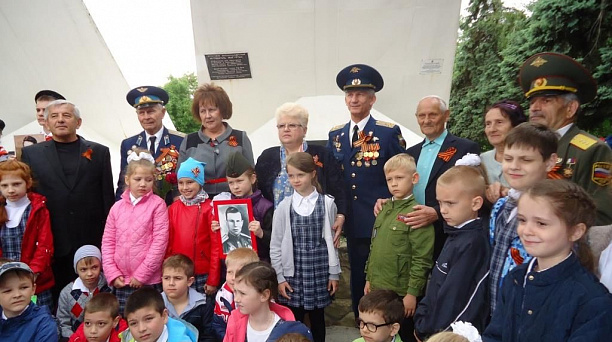 Жители округа провели митинг ко Дню Победы