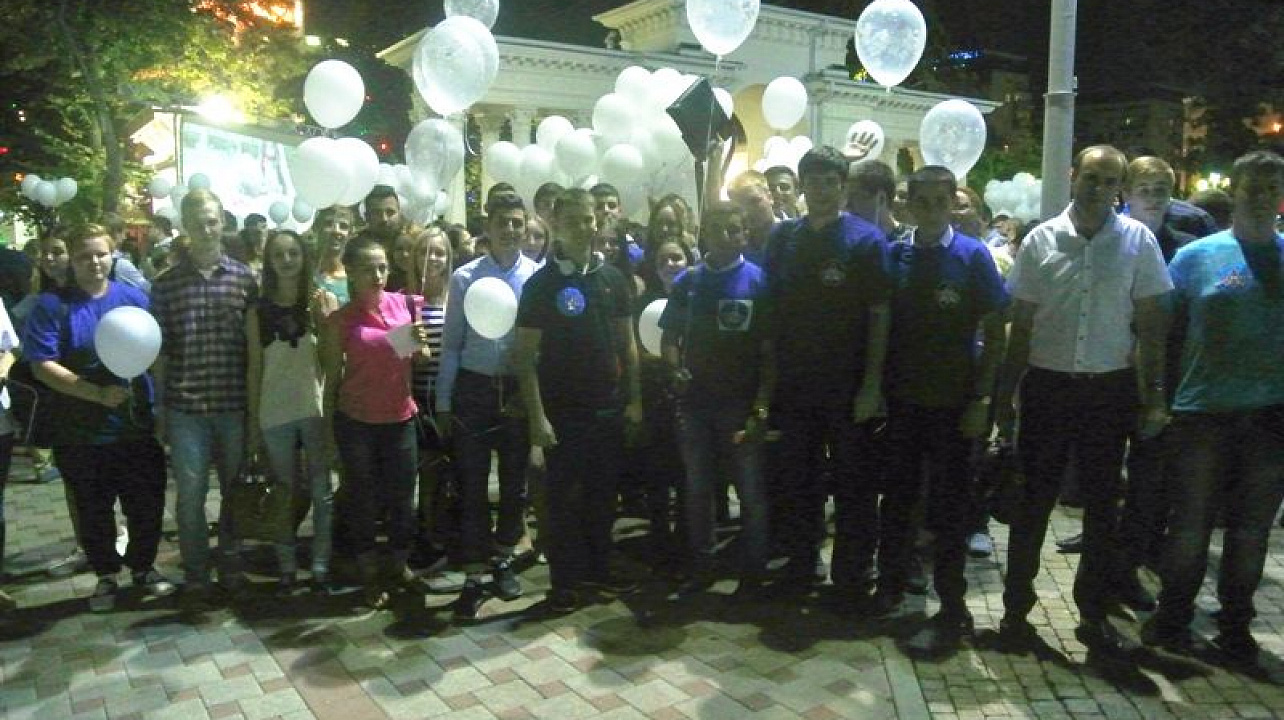 Молодежь Западного округа приняли участие в акции "Свеча памяти"