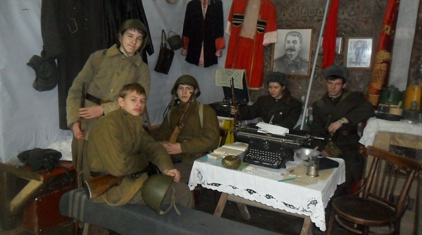 Среди актеров театрализованной постановки на открытии военно-патриотического месячника – учащиеся прикубанской школы №93