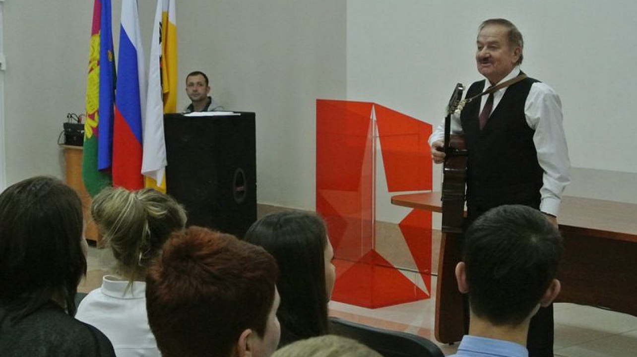 Юным жителям Западного округа вручили паспорта.jpg