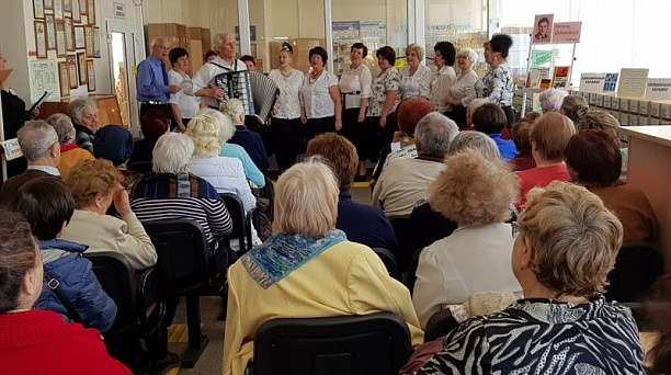 В библиотеке им. Островского прошла литературно-песенная гостиная в память о российском «Соловье»