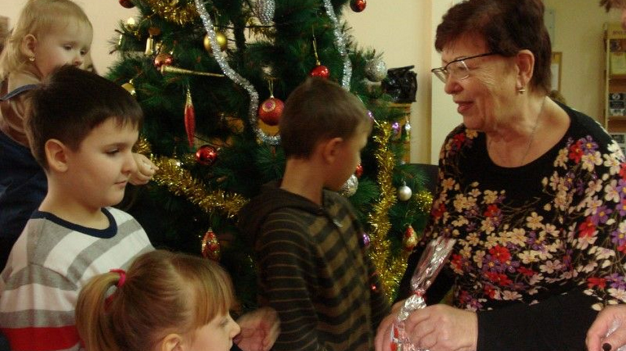 Детей и внуков «чернобыльцев» пригласили на праздник в канун Рождества (1).JPG