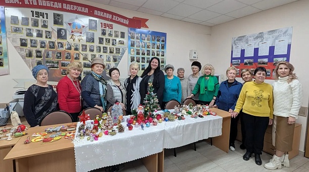 Новогодняя история в деталях: в ТЦ №38 оживили воспоминания с помощью ёлочных игрушек 